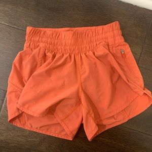 Lululemon Speed Up Shorts / Size 4 / Orange